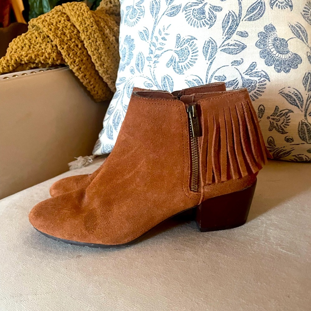 Kenneth Cole Reaction Suede Booties, Size 7 M, Small heel, Versatile and Comfy!